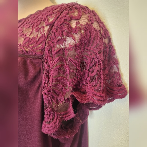 Torrid Burgundy Lace Fitted Blouse Short Sleeve - Picture 4 of 12